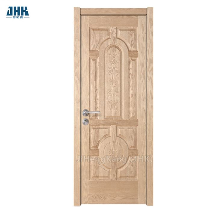 Hochwertige Holztür für den Haupteingang in weißer Lackierung