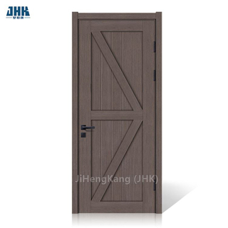 Grundierte weiße Holztür.Holztür.Grundierte weiße Holztür mit Shake-Panel