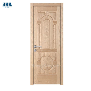 Luxuriöses Schlafzimmer mit Haupttür aus Holz